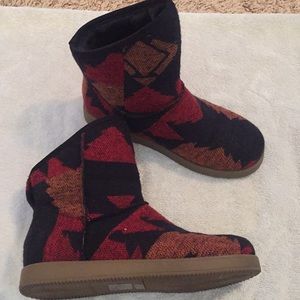 Indigo Rd. Slip on boots